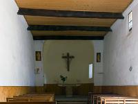 Chapelle Saint Christol commune de Mirabeau  Intérieur de la chapelle côté coeur. Elle a conservé son dallage d'origine
