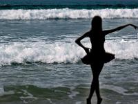 Créations Graphiques  Danseuse sur la plage