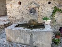 Fontaines, sources et lavoirs  A Vaison-la-Romaine (Vaucluse)