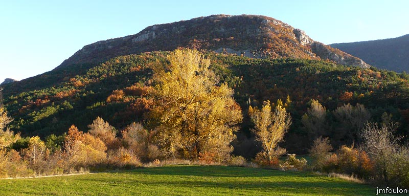 val-jabron-15web.jpg - Jabron - Montagne de Pellegrine et  au loin Lure