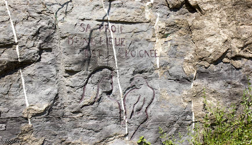 cascade-montserieux-6web.jpg - Inscription dans la roche près de la Cascade de Montsérieux