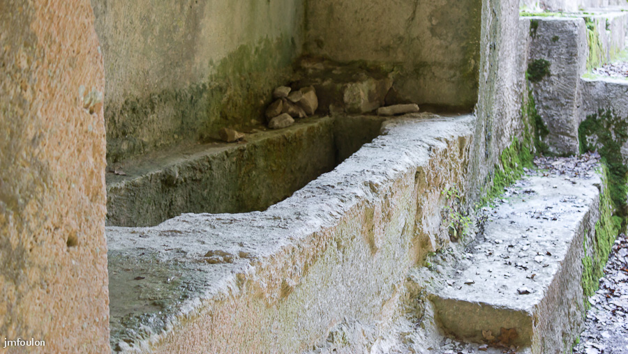carluc-16-2.jpg - Un autre tombeau dans la partie couverte (hypogée) de la nécropole