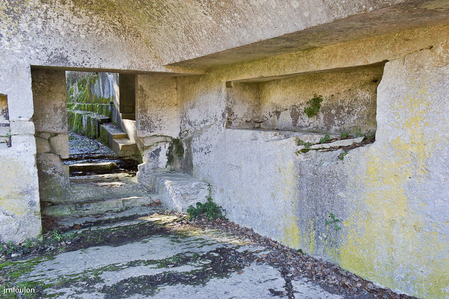 carluc-20-2.jpg - Partie couverte de la galerie (hypogée) avec son enfilade de tombes