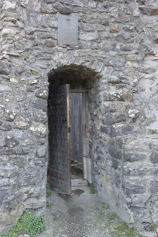 ch-tallard-inter-010-1.jpg - Porte de la Tour de la Prison vue de l'autre côté.