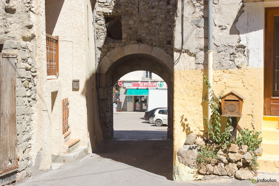 chorges-28.jpg - Le vieux bourg de Chorges - Porte des Souchons. Seule porte de la ville ayant subsisté.