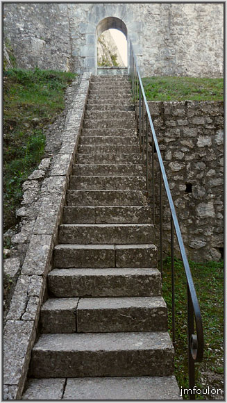 cita-157web.jpg - Escalier d'accès au Grand Retranchement