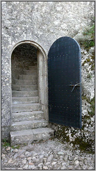 cita-163web.jpg - Vue de la porte et de l'escalier qui nous menéra vers le sud de la forteresse que nous visiterons dans une autre galerie
