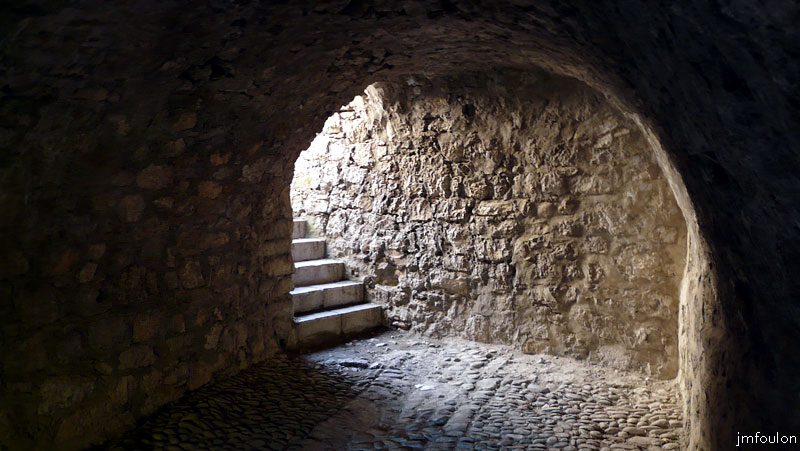 cita-38web.jpg - Passage souterrain au centre du bastion Notre Dame (1ere enceinte)