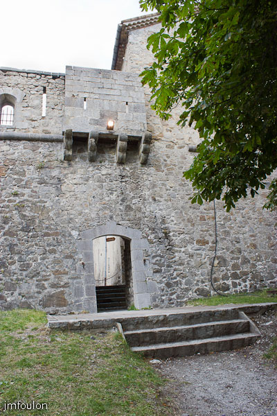 fort-savoie-023.jpg - Colmars-les-Alpes - Le Fort de Savoie - Entrée dans la seconde enceinte. Celle-ci est surmontée d'un machicoulis. Jadis se trouvais devant une fosse et un pont levis.