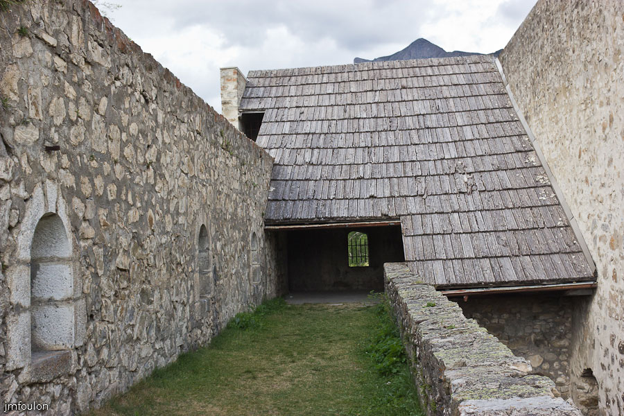 fort-savoie-051.jpg - Colmars-les-Alpes - Le Fort de Savoie - Coutine Ouest qui donne sur les cuisines et la cour Nord.