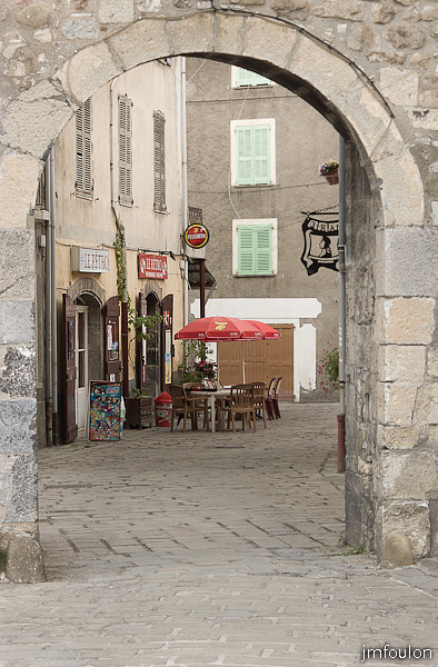 colmars-061.jpg - Colmars-les-Alpes - Porte de Savoie entre la première enceinte et la ville.