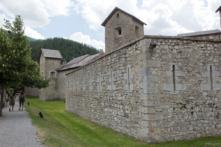 colmars-125.jpg - Colmars-les-Alpes - Les fortifications entre la porte de Savoie et celle des Glacis.