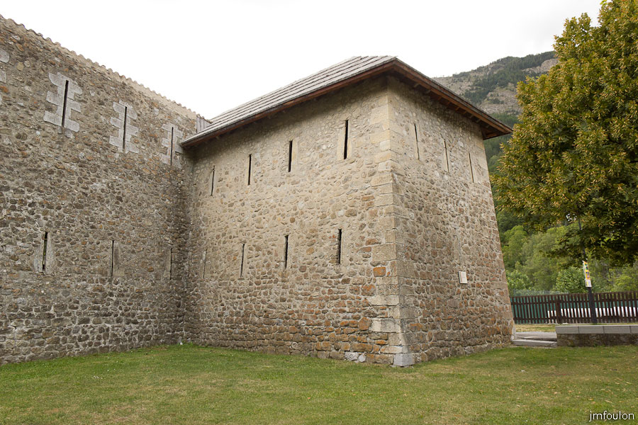 colmars-129.jpg - Colmars-les-Alpes - Les fortifications entre la porte de Savoie et celle des Glacis.