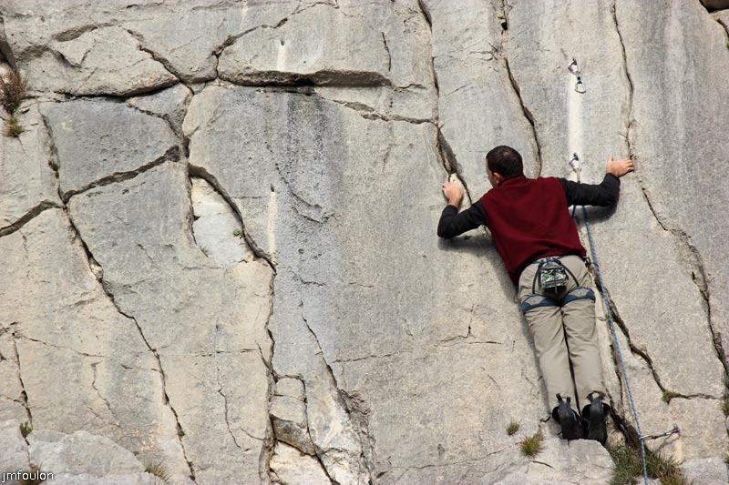 grimpeur-baume-1web.jpg - Sisteron - Grimpeur au site d'escalade du Rocher de la Baume (1)