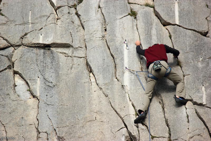 grimpeur-baume-2web.jpg - Sisteron - Grimpeur au site d'escalade du Rocher de la Baume (2)