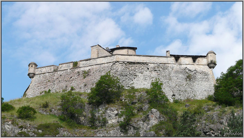 fort-queyras-08web.jpg - Fort Queyras - Fortifications Est confortées à chaque extrémité d'une échauguette