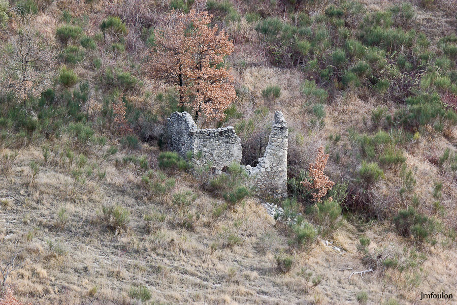 ruine-9-3-2.jpg - Une autre ruine plein Ouest au début des Houlettes côté Sisteron.