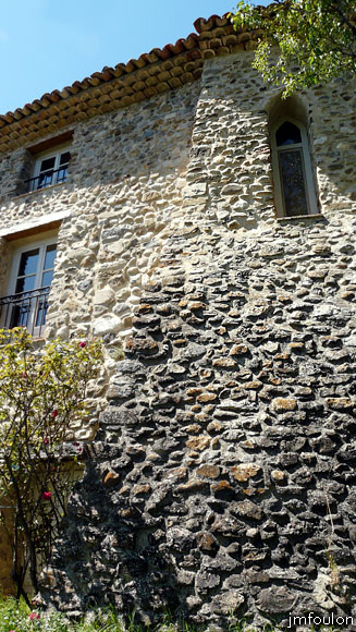 chateau-sigoyer-06web.jpg - Mur Est de la chapelle. Celle-ci a été transformée en logement