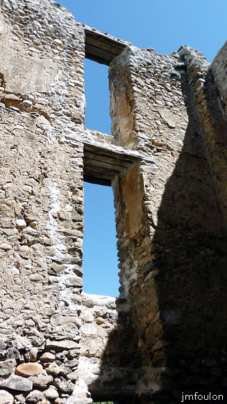 chateau-sigoyer-25web.jpg - Mur Nord de la grosse tour carrée vu de l'intérieur