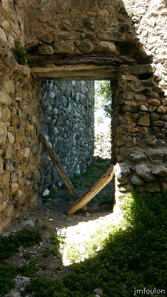 chateau-sigoyer-26web.jpg - Porte d'entrée de la grosse tour carrée vue de l'intérieur