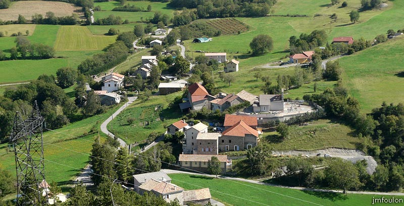 chateau-venterol-33web.jpg - Zoom sur Venterol. Ici les hameaux du Château et des Vivians. En effet, Venterol est une commune assez étendue composée de onze hameaux