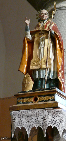 clamensane-eglise-10web.jpg - Statue reliquaire de Saint-Amand (XIXe) réalisée en carton-pâte et bois doré (hauteur 1 m)