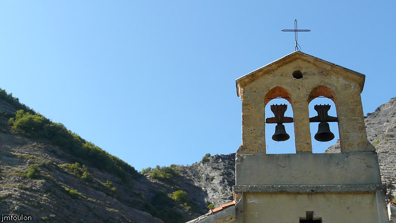 faucon-05web.jpg - Eglise Saint-Barthélémy - Le clocher-mur et ses deux cloches