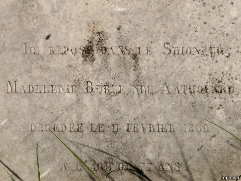 la-motte-cimetiere-11web.jpg - Ici repose dans le seigneur Madeleine Burle née A Athouard décédée le 11 fevrier 1869 à l'age de 77 ans