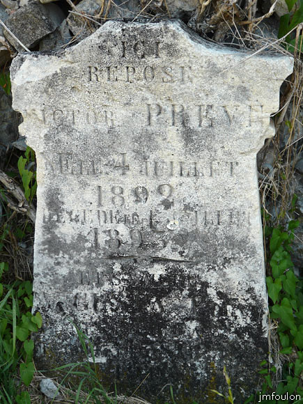 la-motte-cimetiere-16web.jpg - Ici repose Victor Preve. Né le 4 juillet 1892 décédé le 1 juillet 1893 Et sa mère ... (?)