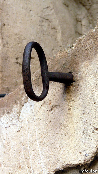 le-caire-09web.jpg - A droite de la porte sur le mur qui fait l'angle sous un fenestron, a été scellée cette grosse clef