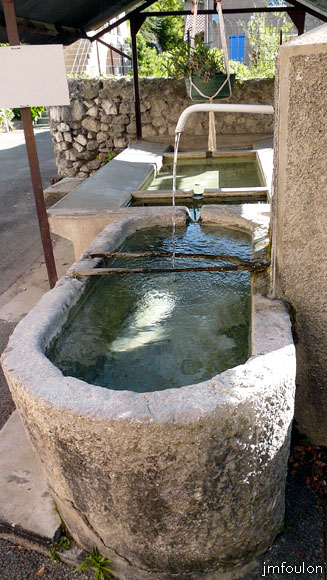 le-caire-19web.jpg - La fontaine et le lavoir du village