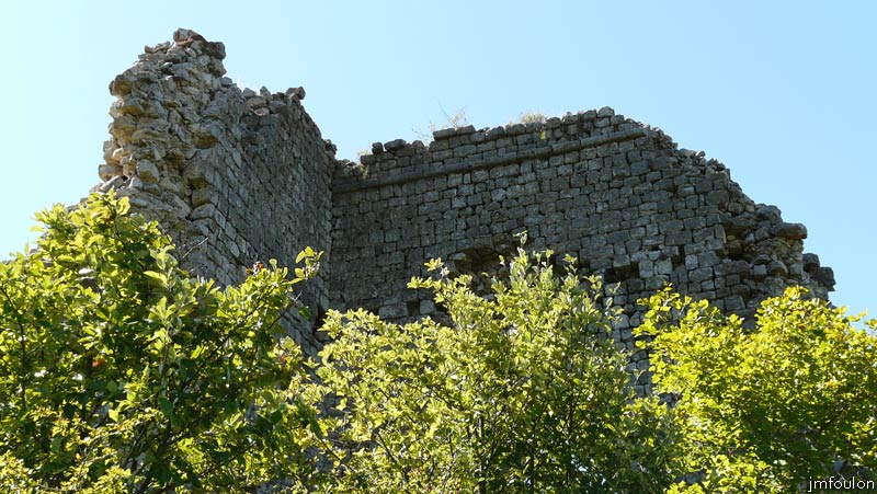 tour-melve-24web.jpg - Intérieur des murs Est et Sud. Entrons pour comprendre l'agencement de cet édifice construit il y a plus de 700 ans