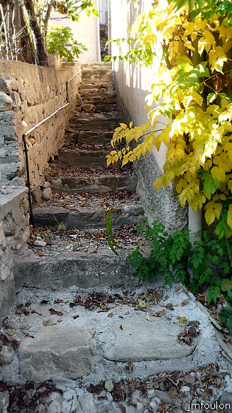 vaumeilh-46web.jpg - Petit passage en escalier qui permet de rejoindre la rue au-dessus