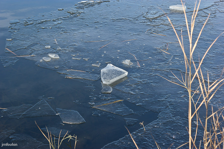 lac-mison-007.jpg - Pellicule de glace sur le Lac