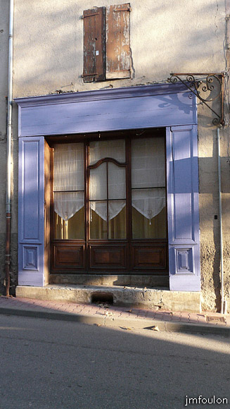 la-motte-06web.jpg - Ancienne boutique rue de la République  (D 951 Sisteron-Turriers)