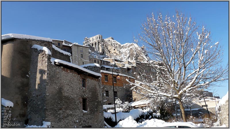 neige-11-1-2010-12.jpg - Vue sur la citadelle depuis la place de la Poterne