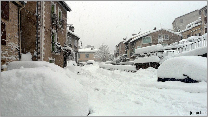 sisteron-neige-8-1-2010_37w.jpg - Rue de la Coste ( je suis toujours la seule âme qui vive au dehors! )