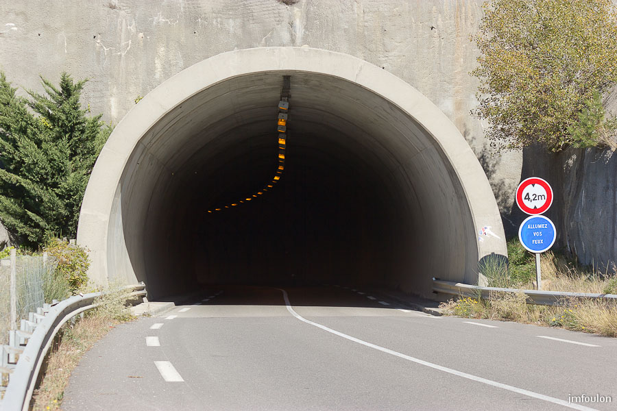 sisteron-tunnel-01web.jpg - Sisteron - Alpes de Haute Provence - Tunnel routier sur la D4 qui longe la rive droite de la Durance j'usqu'à l'Escale
