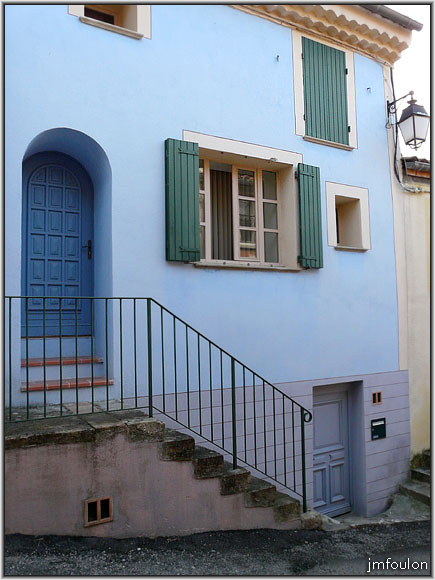 peipin-22web.jpg - Rue du Four - C'est une maison bleue adossée à la colline