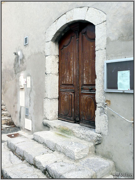 peipin-eglise-01web.jpg - Porte de l'église Saint-Martin (1676)