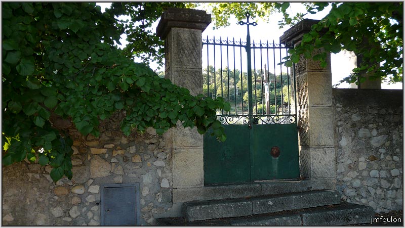 st-roch-03web.jpg - Chapelle Saint Roch - Entrée de l'ancien cimetière