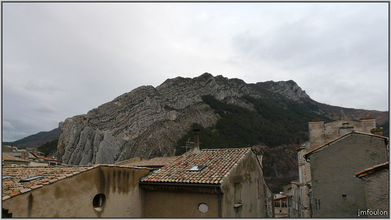 baume-01web.jpg - Sisteron la Baume - La montagne de la Baume (1147 m) vue de la fenêtre de ma chambre