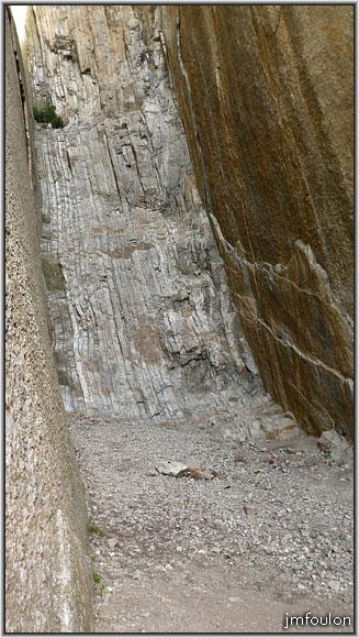 baume-19web.jpg - Sisteron - Le Rocher de la Baume - Le fond de la faille et la paroie droite