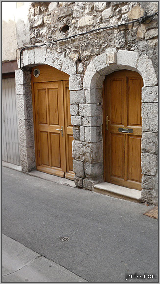 rue-chapusie-09web.jpg - Rue Chapusie - Linteau et jambages en pierre de taille