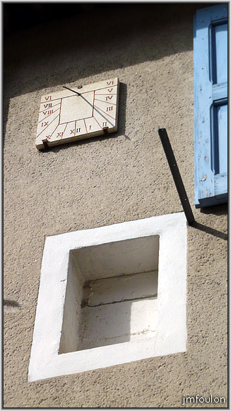 rue-chapusie-10web.jpg - Rue Chapusie - Cadran solaire sur une façade à l'ouest