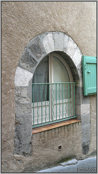 rue-deleuze-12web.jpg - Rue Deleuze - Ici une grande porte totalement remaniée pour devenir une fenêtre