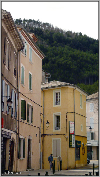 rue-droite-ht-12web.jpg - Rue Droite haute - A gauche se trouve la rue du Jalet, visible dans la galerie "Sisteron Jalet - Rieu". On fond, se trouve la rue de Provence que nous verrons plus loin dans cette galerie
