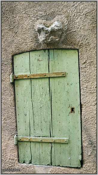 rue-glissoir-15web.jpg - Rue du Glissoir - Petite porte surmontée d'une goulotte de pierre