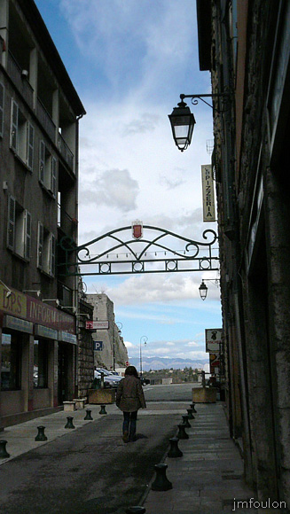 rue-saunerie-18web.jpg - Rue Saunerie - La fin de la rue côté nord. A quelques dizaines de mètres se trouvait la Porte du Dauphiné qui fermait la ville au nord
