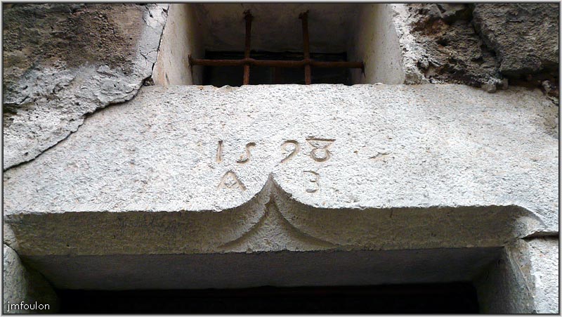 rue-coste-23a-web.jpg - La Coste - Rue de la Coste. Le linteau de la porte (1598)